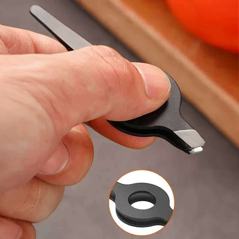 1pcs Pig hair clipper Slant Tweezer With Hollow Out Handle Professional Eyebrow Facial Hair Remover Practical Beauty Tool For Me